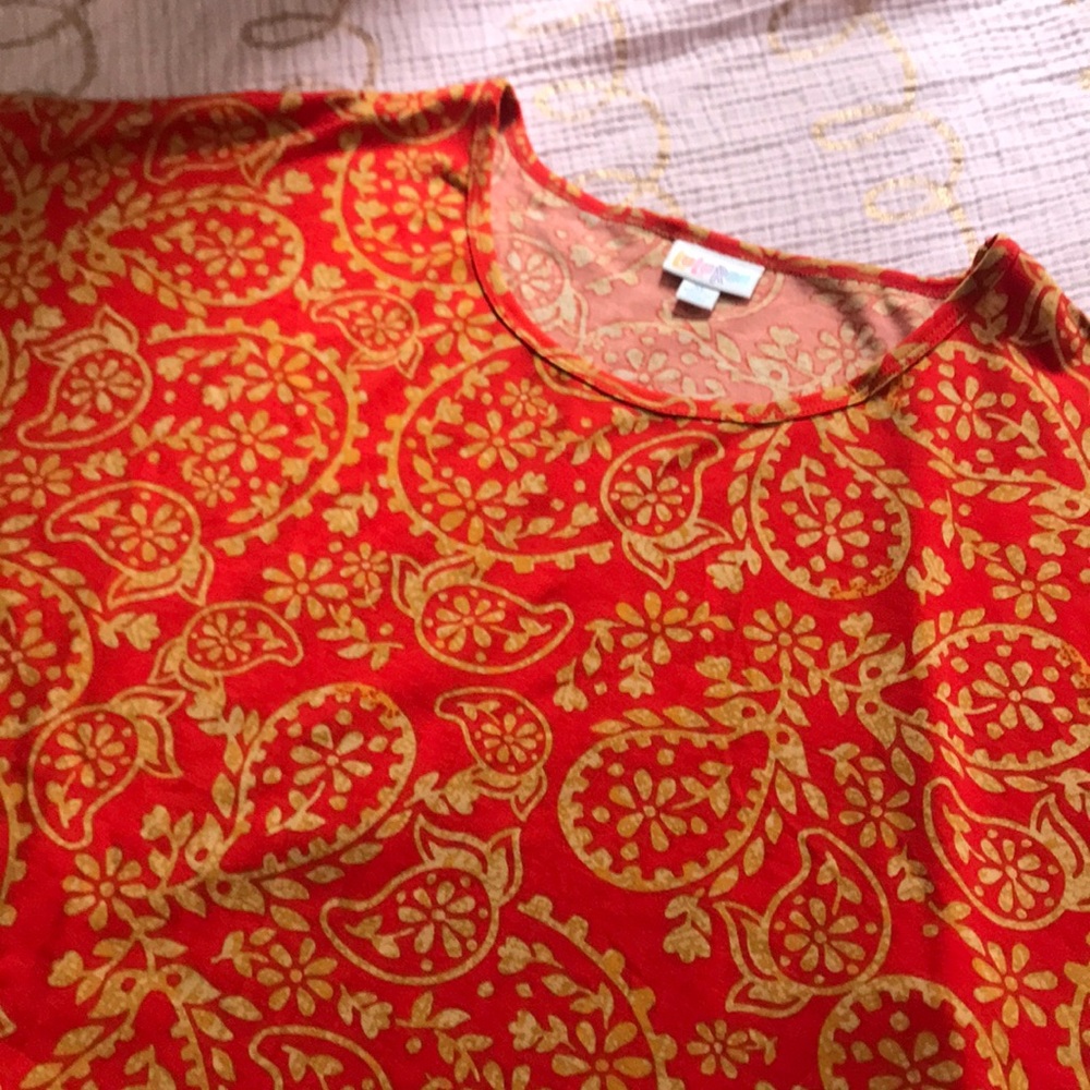 Brand new LuLaRoe Irma tee